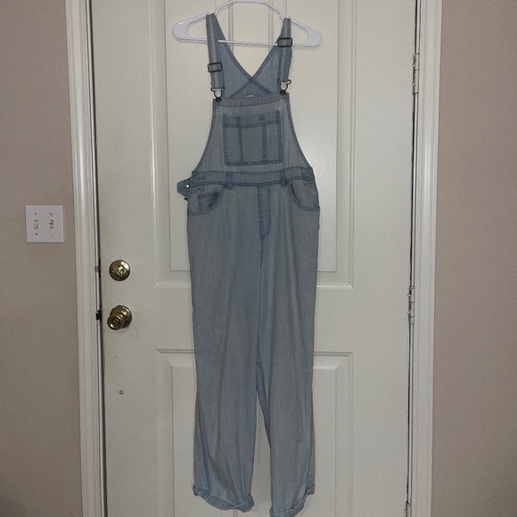 Universal Thread Overalls - Picture 1 of 4